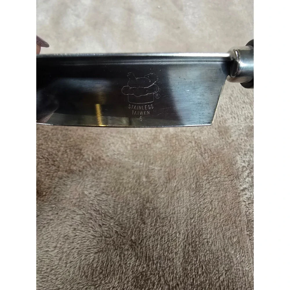 Pampered Chef V-Shaped Cutter, model #1160.